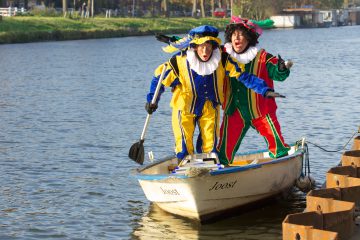 pieten op de boot